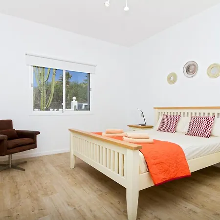 Sleeps 6 Pool Wifi Villa *