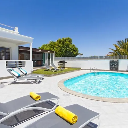 Sleeps 6 Pool Wifi Villa *