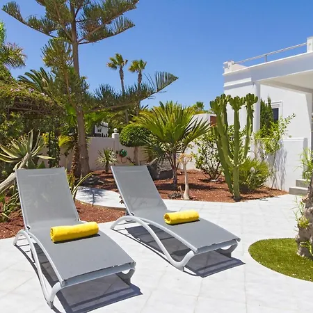Sleeps 6 Pool Wifi Villa *